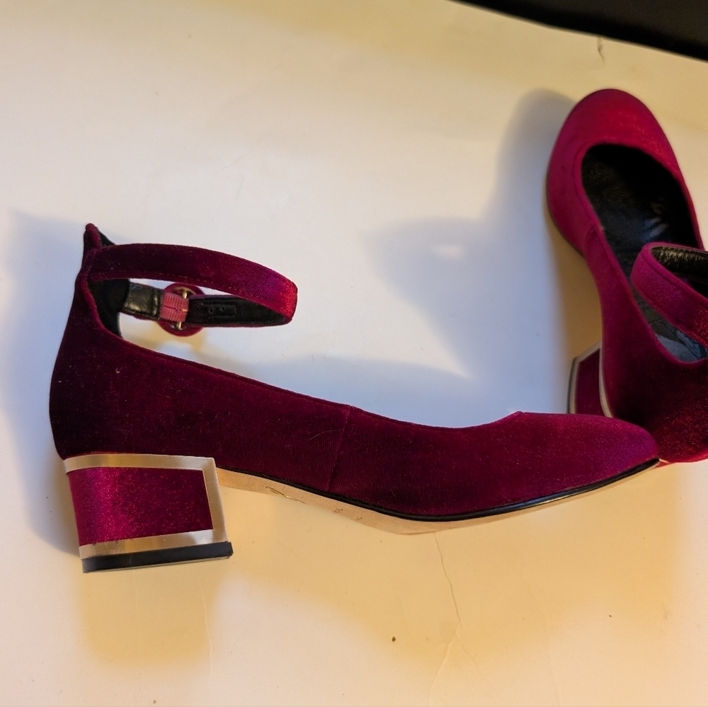 Brian Atwood Velvet Mary Jane shoes size 7.5 in VGUC - Picture 7 of 9